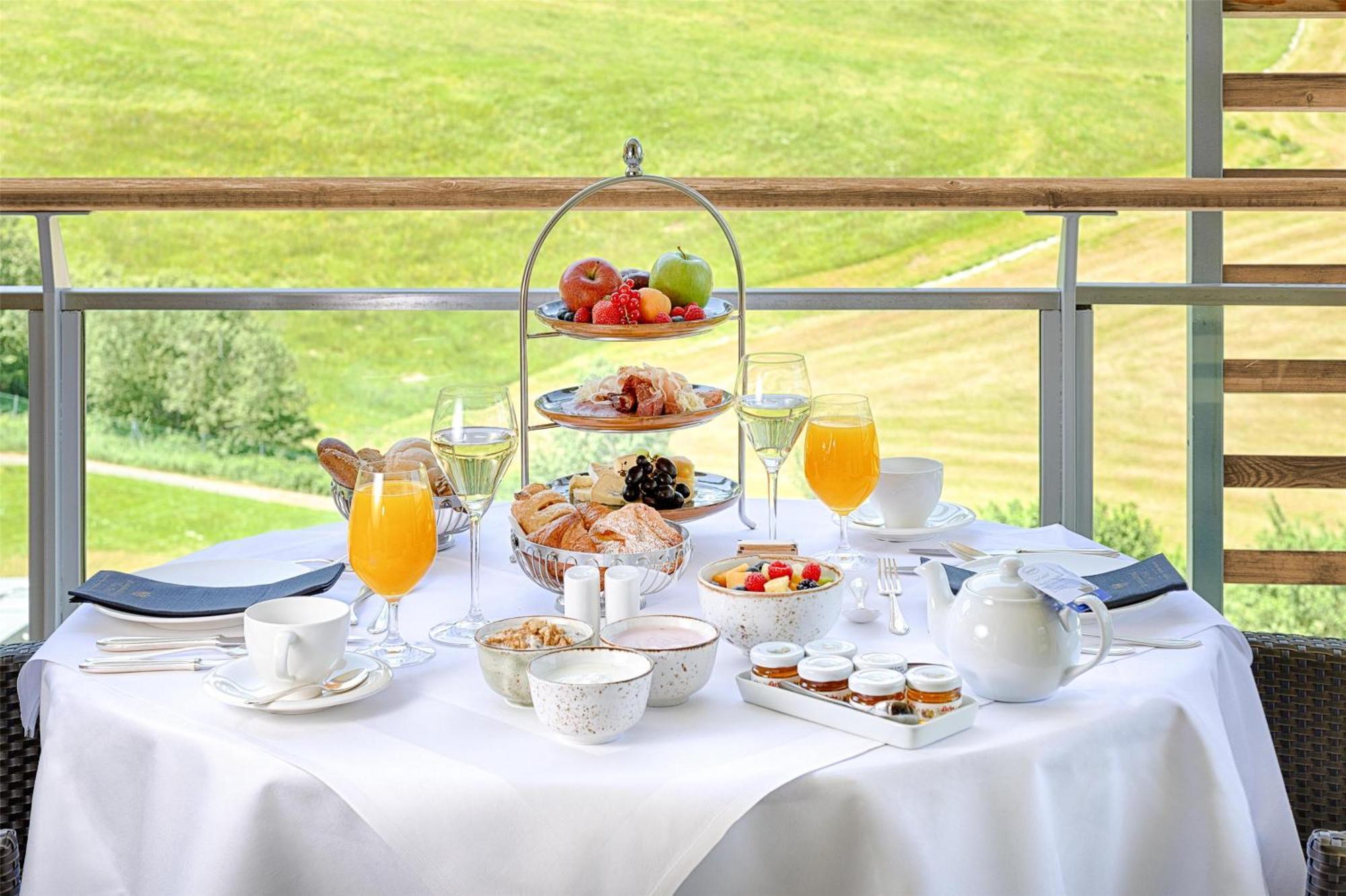 Kempinski Hotel Das Tirol Йохберг Екстериор снимка